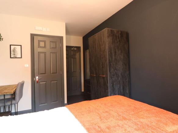 75 park Road Room 5 4.JPG