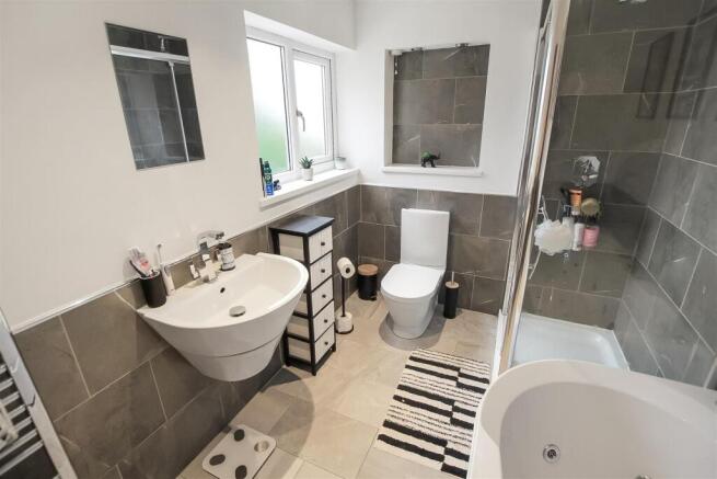Family Bathroom/Shower/WC