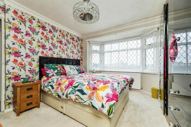 5 bed Semi-Detached for sale Image 9