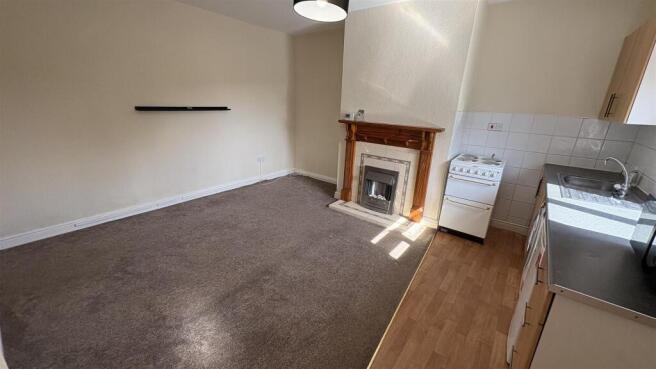 1 bed Town House to rent Image 3