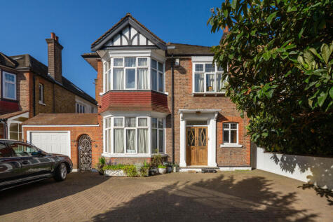 Gunnersbury Avenue, Ealing, W5