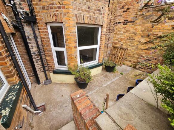 2 bed Flat for sale Image 12