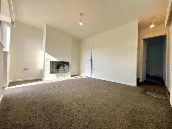 2 bed Semi-Detached to rent Image 5