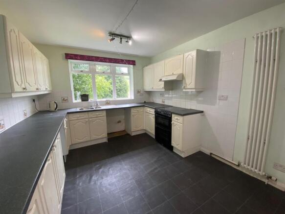 KITCHEN 1.jpg