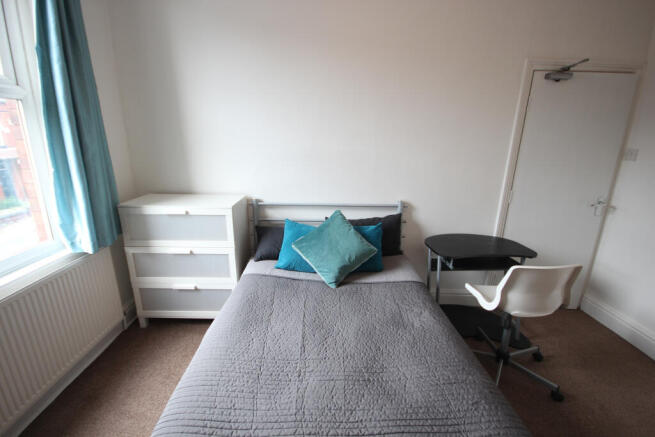 6 bed Terraced to rent Image 8