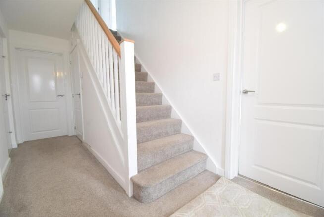 4 bed Detached to rent Image 8
