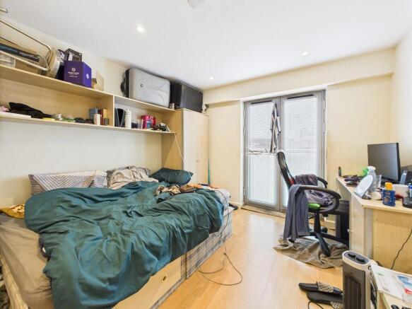 CAM03974G0-PR0185...