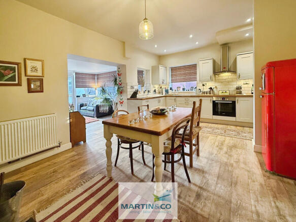 7c5ba92f--4F12-8F...