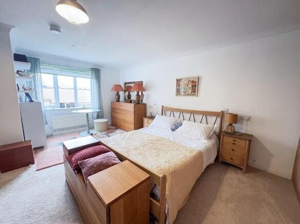 2 bed Apartment for sale Image 12