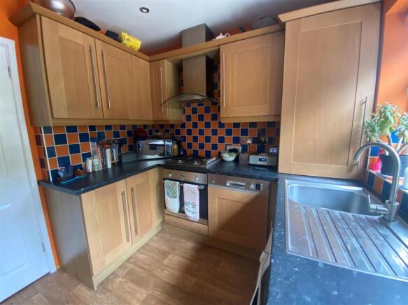 Kitchen 2.jpg