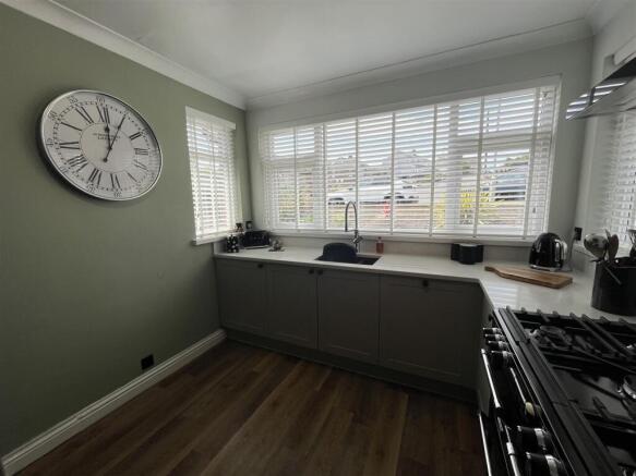 2 bed Semi-Detached Bungalow for sale Image 8