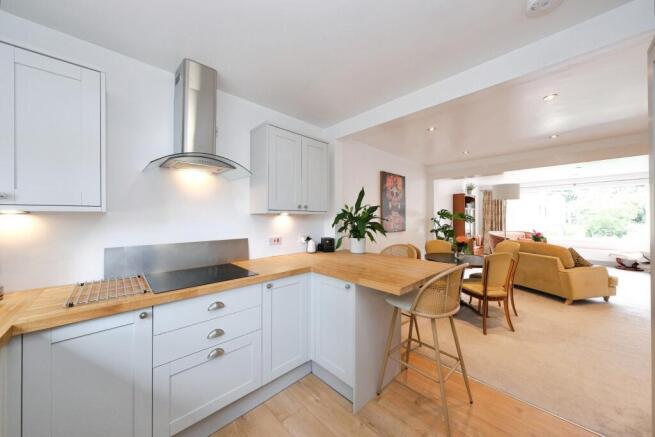 2 bed Flat for sale Image 11