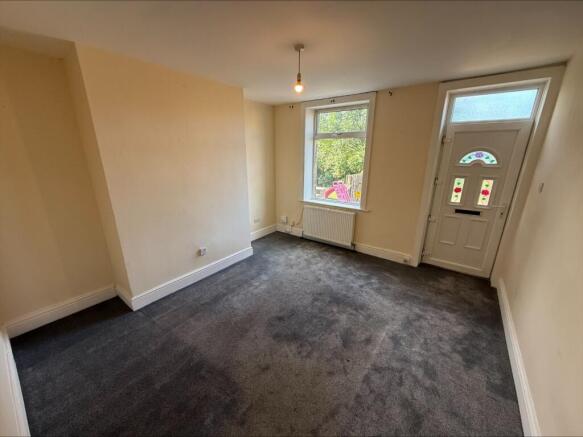 3 bed Terraced to rent Image 2
