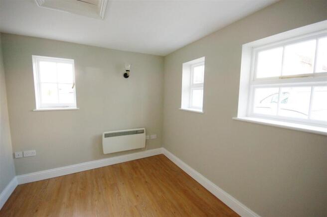 bedroom aprt 1.jpg