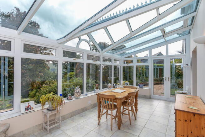 5 bed Detached for sale Image 12
