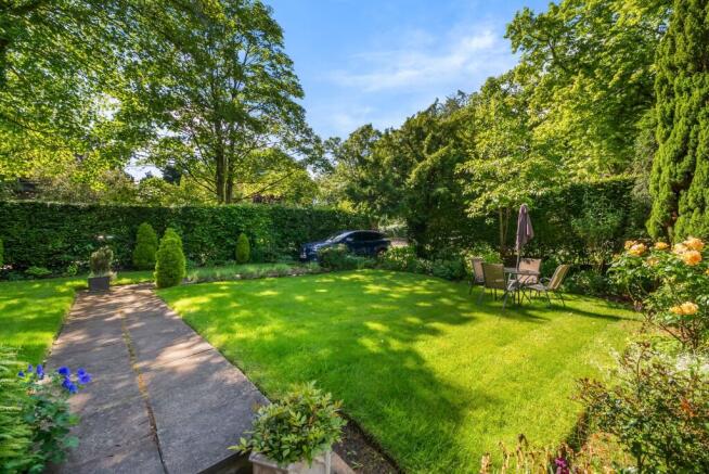 2 bed Flat for sale Image 11