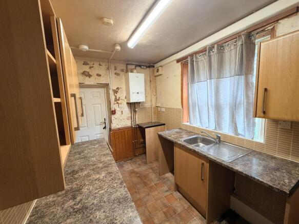 4 bed House for sale Image 4