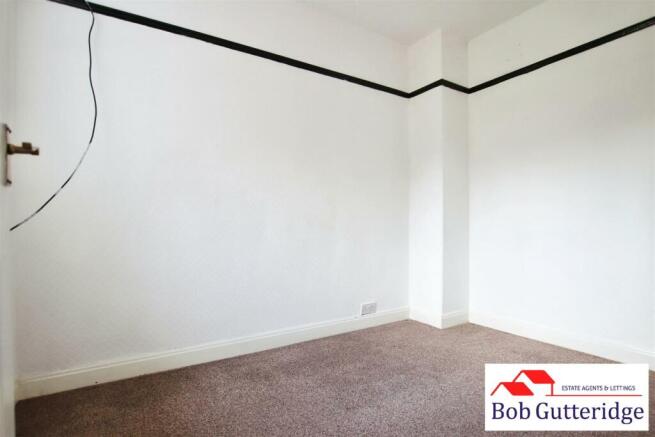 BEDROOM TWO (MIDDLE)