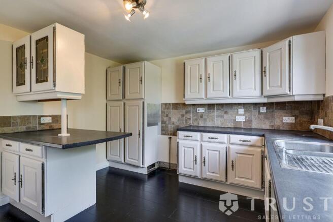 3 bed Terraced to rent Image 5