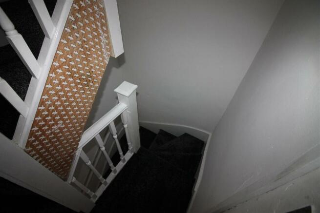 4 bed House to rent Image 10