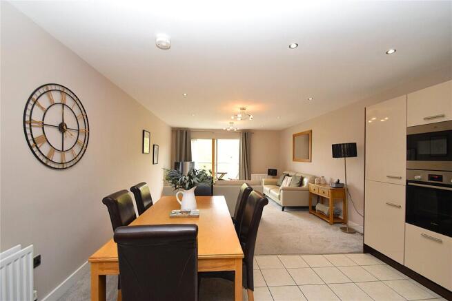 3 bed Apartment for sale Image 5