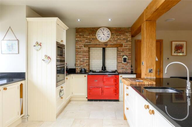 5 bed Detached for sale Image 12