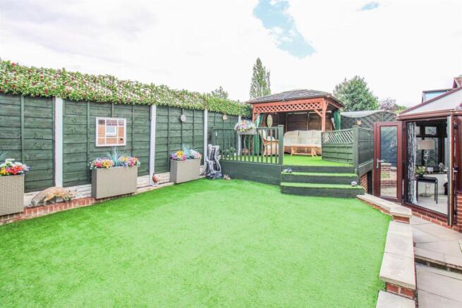 4 bed Detached for sale in wakefield
