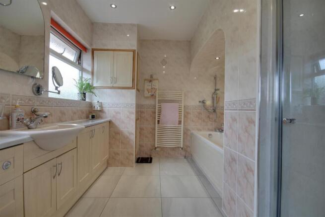 4 bed Semi-Detached for sale Image 12
