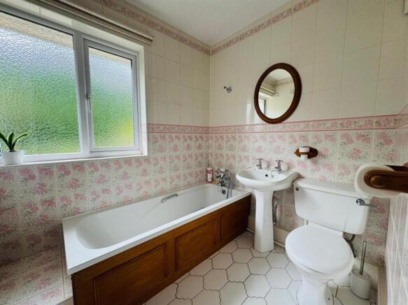 FAMILY BATHROOM