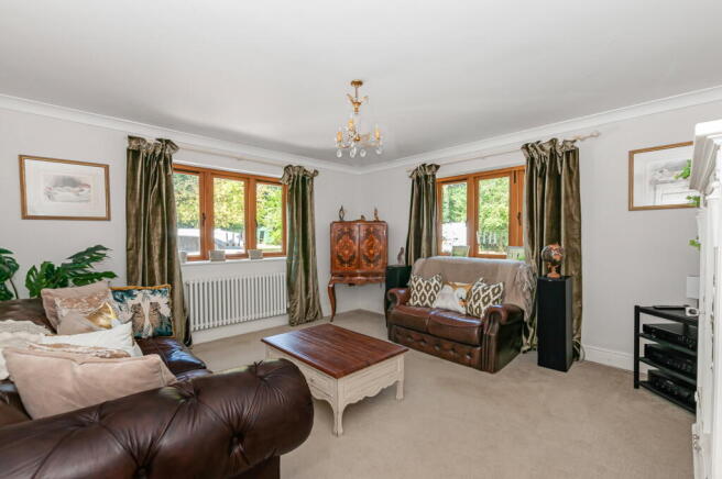 5 bed Detached for sale Image 12