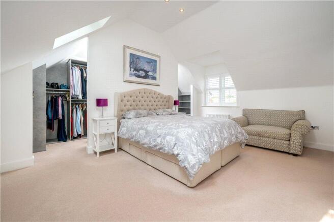 5 bed Detached for sale Image 8