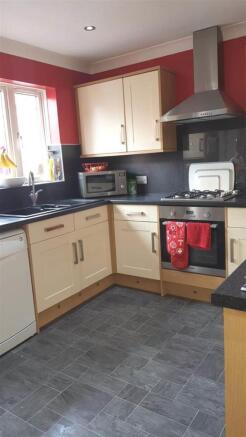 Kitchen/ Dining Room