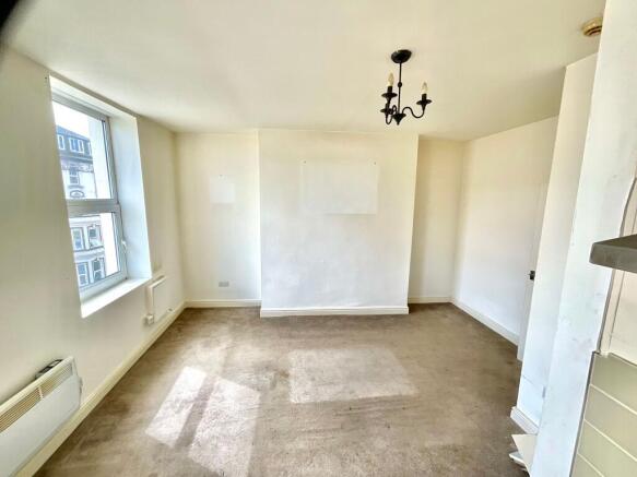 2 bed Flat to rent Image 12