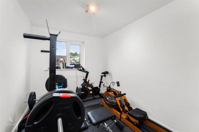 5 bed Semi-Detached for sale Image 9