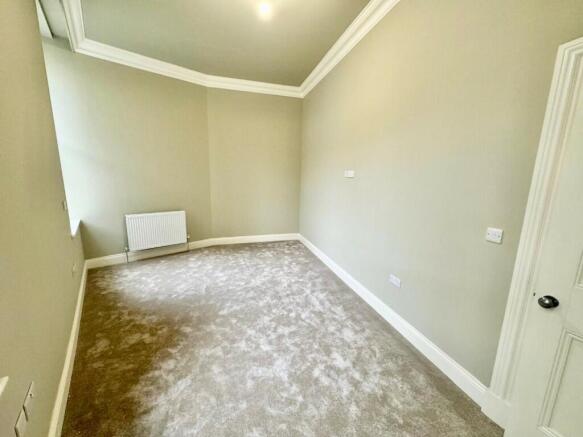 2 bed Apartment to rent Image 10