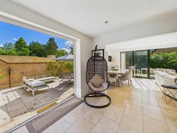4 bed Detached for sale Image 8