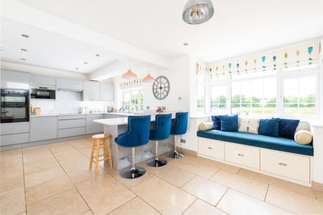 Kitchen/Breakfast Rm