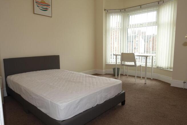 4 bed House to rent Image 11