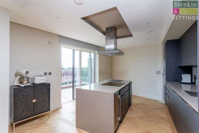 3 bed Penthouse to rent Image 4