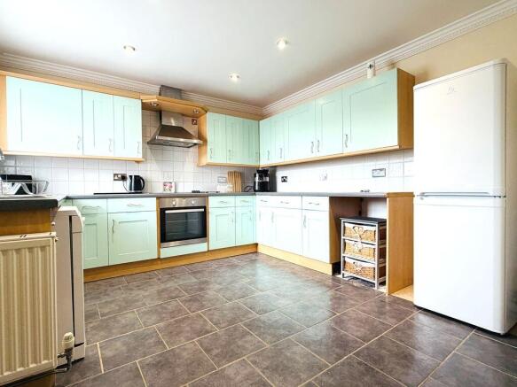 3 bed Semi-Detached Bungalow for sale Image 8