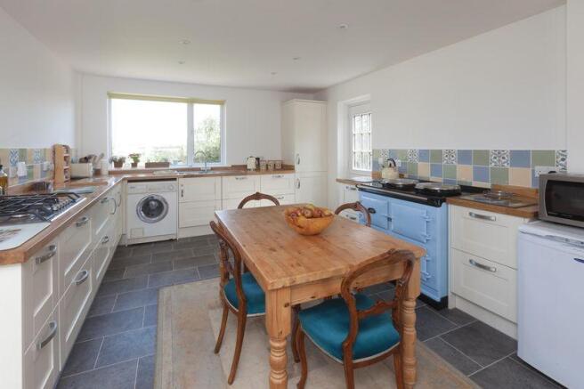 Kitchen /Break...