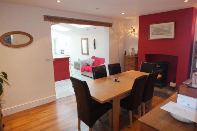 Dining Area 2.JPG