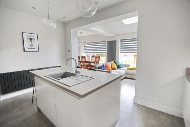Stanley Avenue South, Prestwich, M25 photo 4
