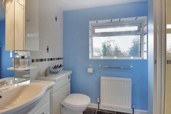 En-suite Showe...