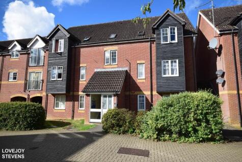 Harbury Court, Newbury, RG14
