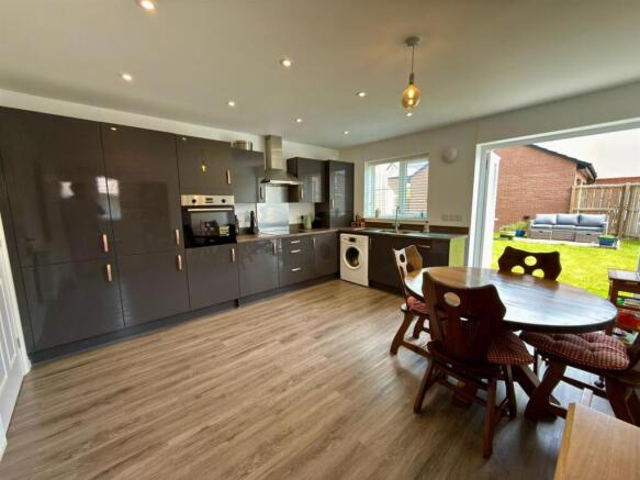 Kitchen/Breakfast Room