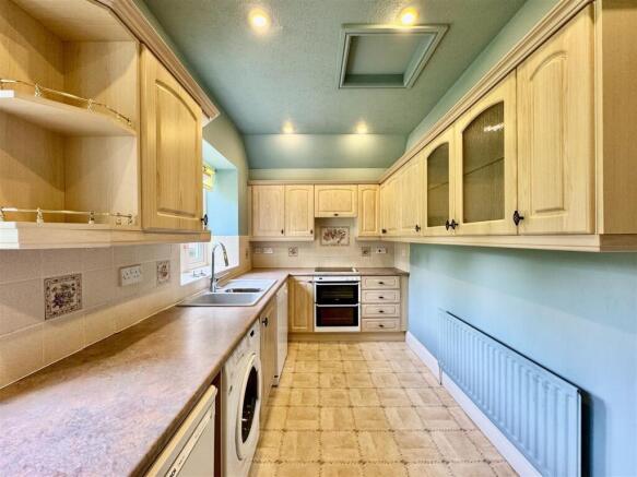 2 bed Apartment for sale Image 12