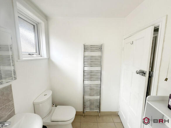 4 bed Semi-Detached for sale Image 11
