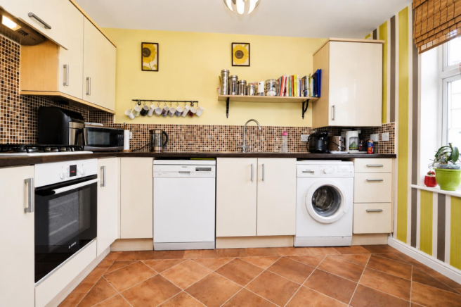 3 bed Semi-Detached for sale Image 5