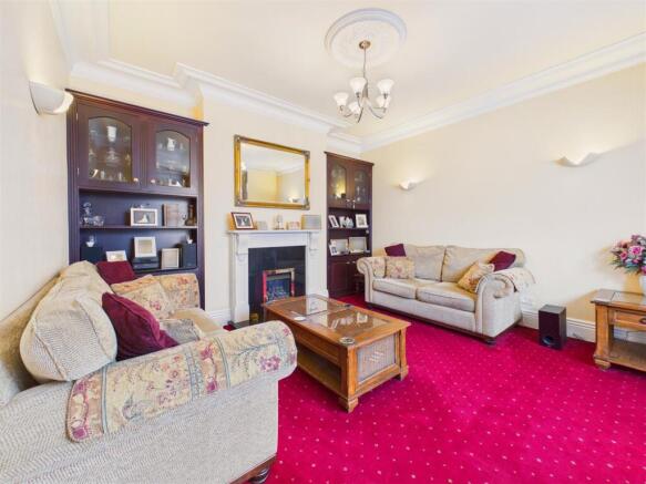 6 bed Semi-Detached for sale Image 5